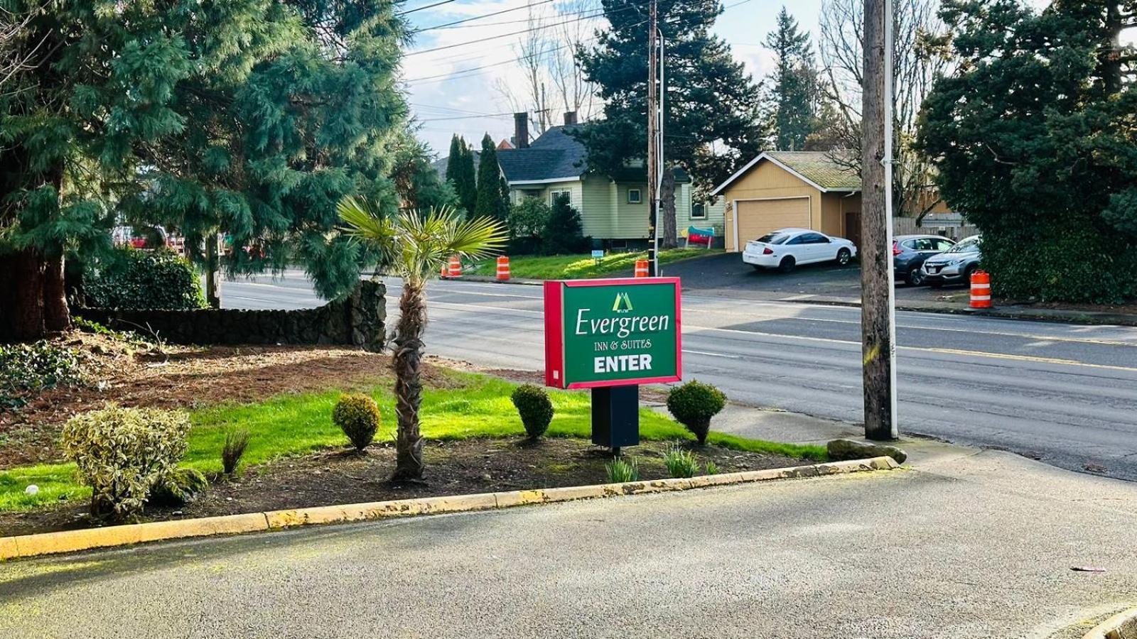 Evergreen Inn & Suites Portland (Adults Only) Exteriér fotografie